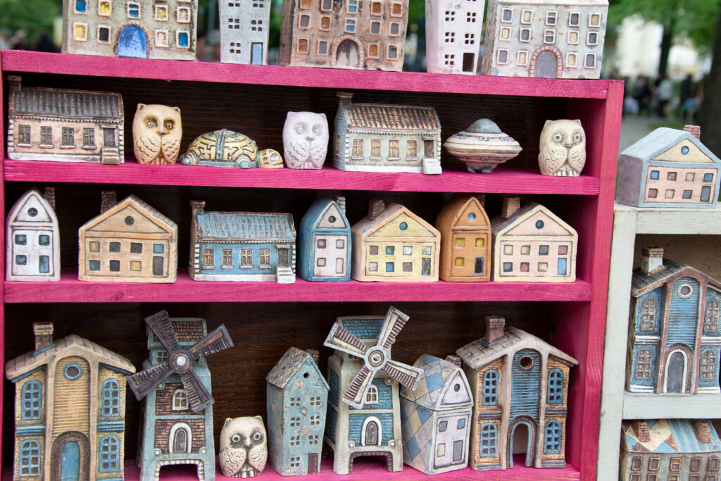 A shelf with many different houses and buildings